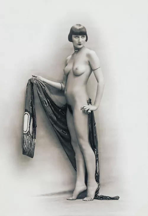 A nude French Woman, a flapper, photographed in the 1920s