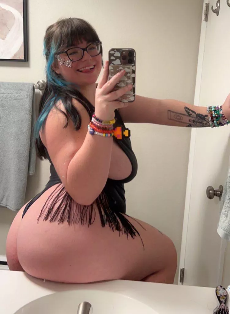 Are thick raver girls your kinda thing?