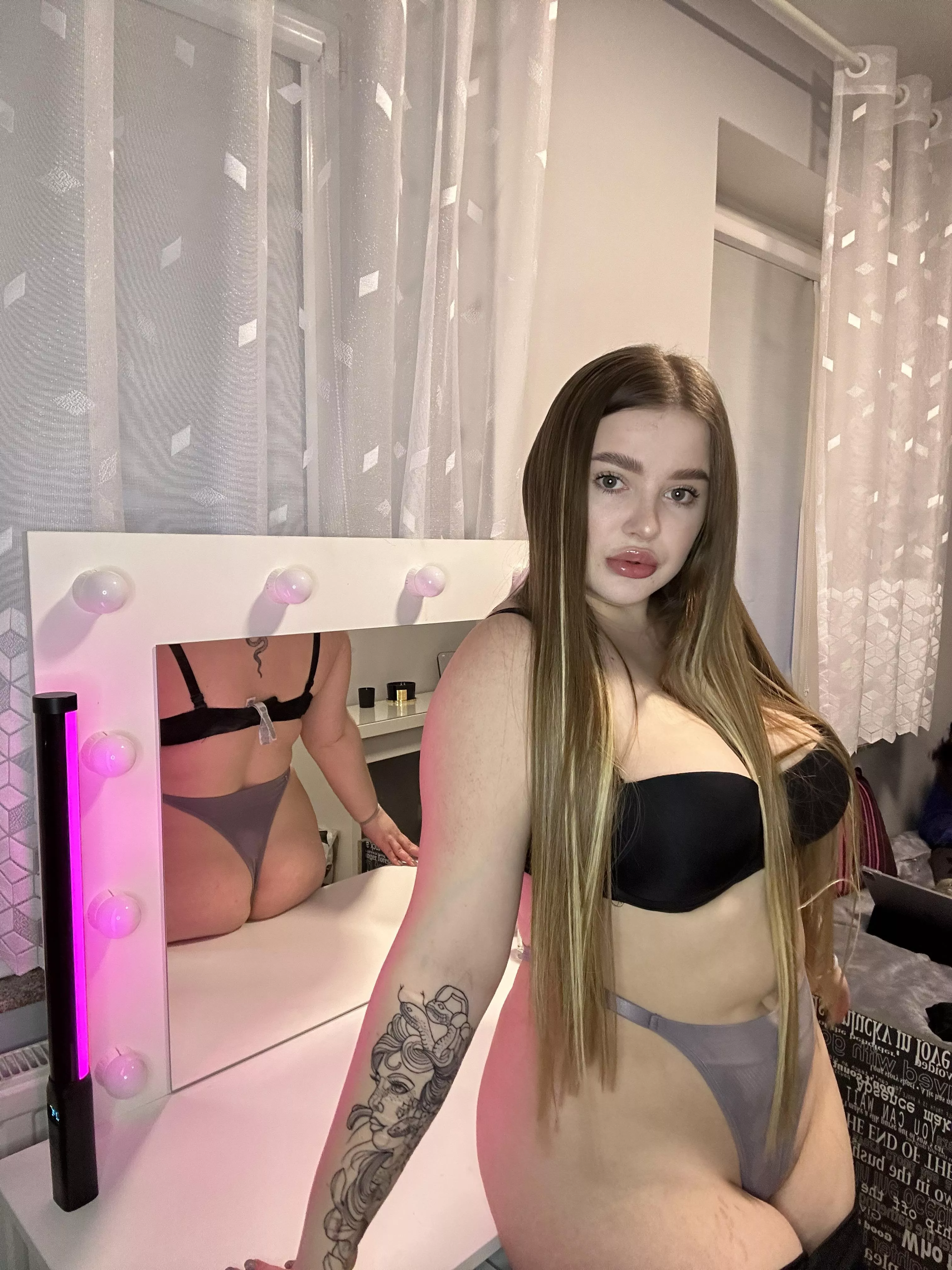 Can i show you my beautiful side👀