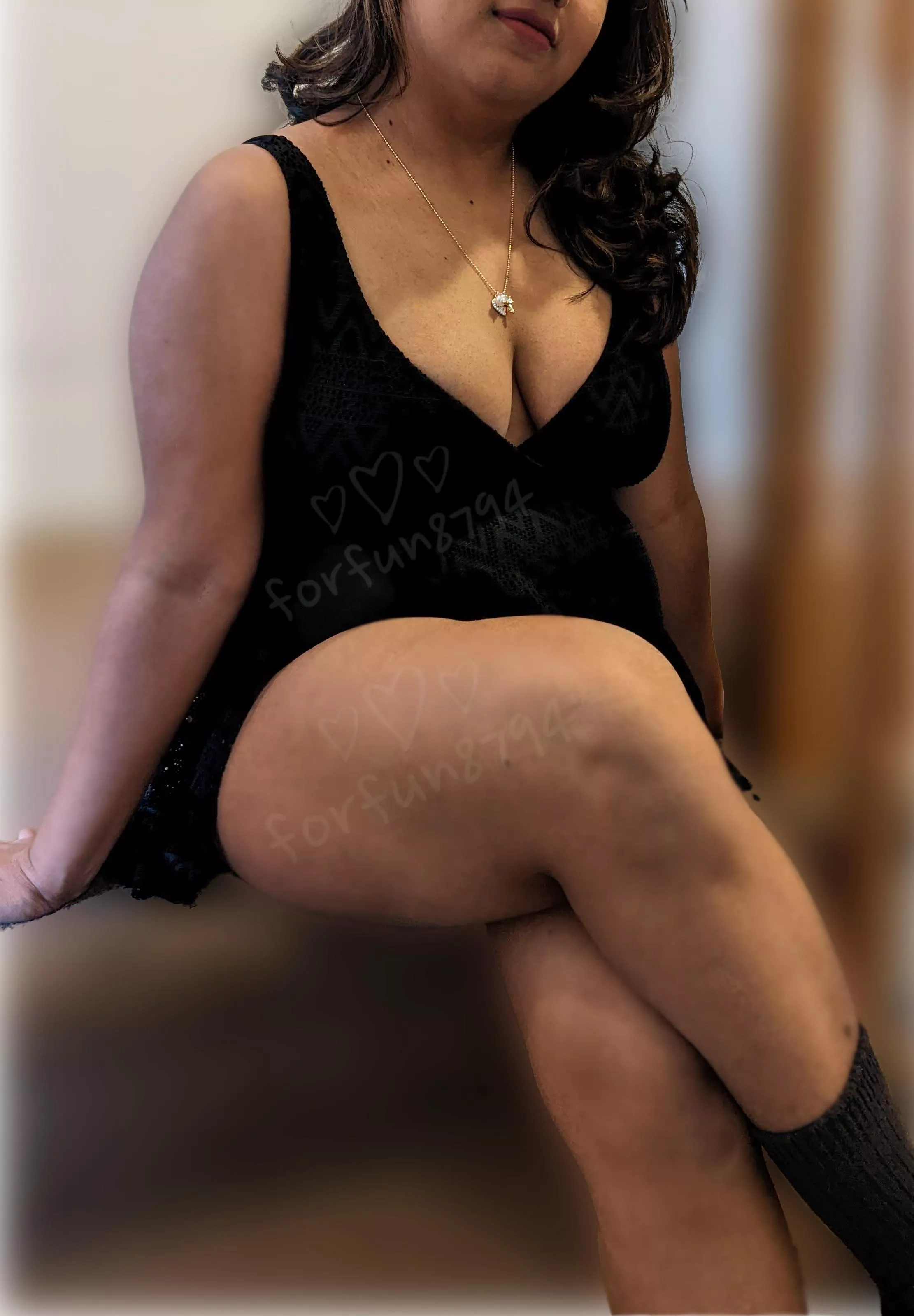 Casually teasing the world with her irresistible charms... 😉🌹