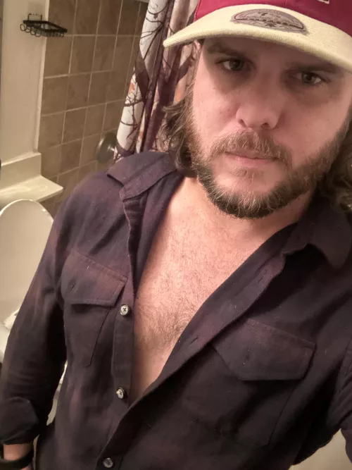 chill big bro type for Bromance, chats, fun, gaming