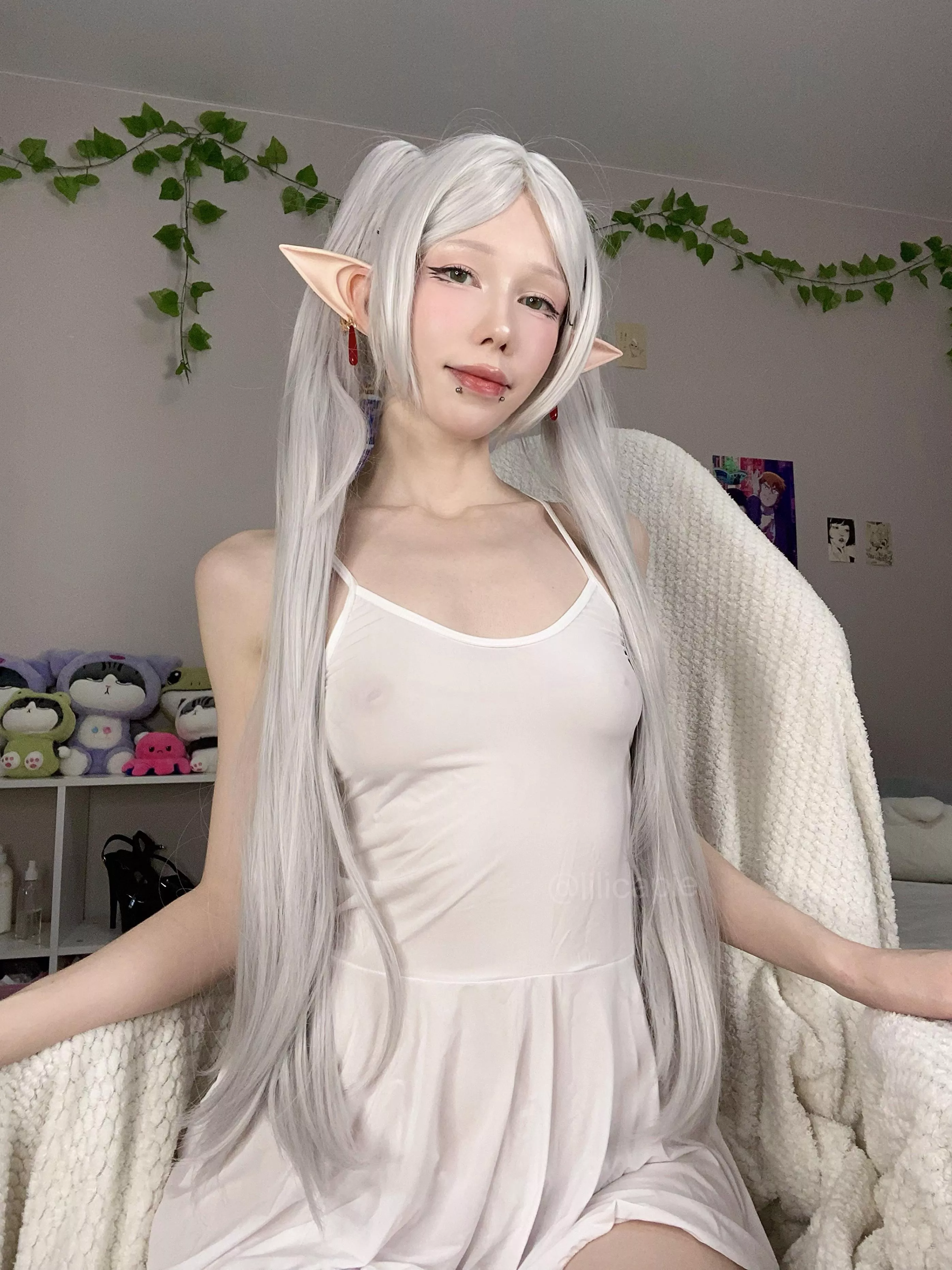 cosplay Frieren (Frieren Beyond Journey's End)