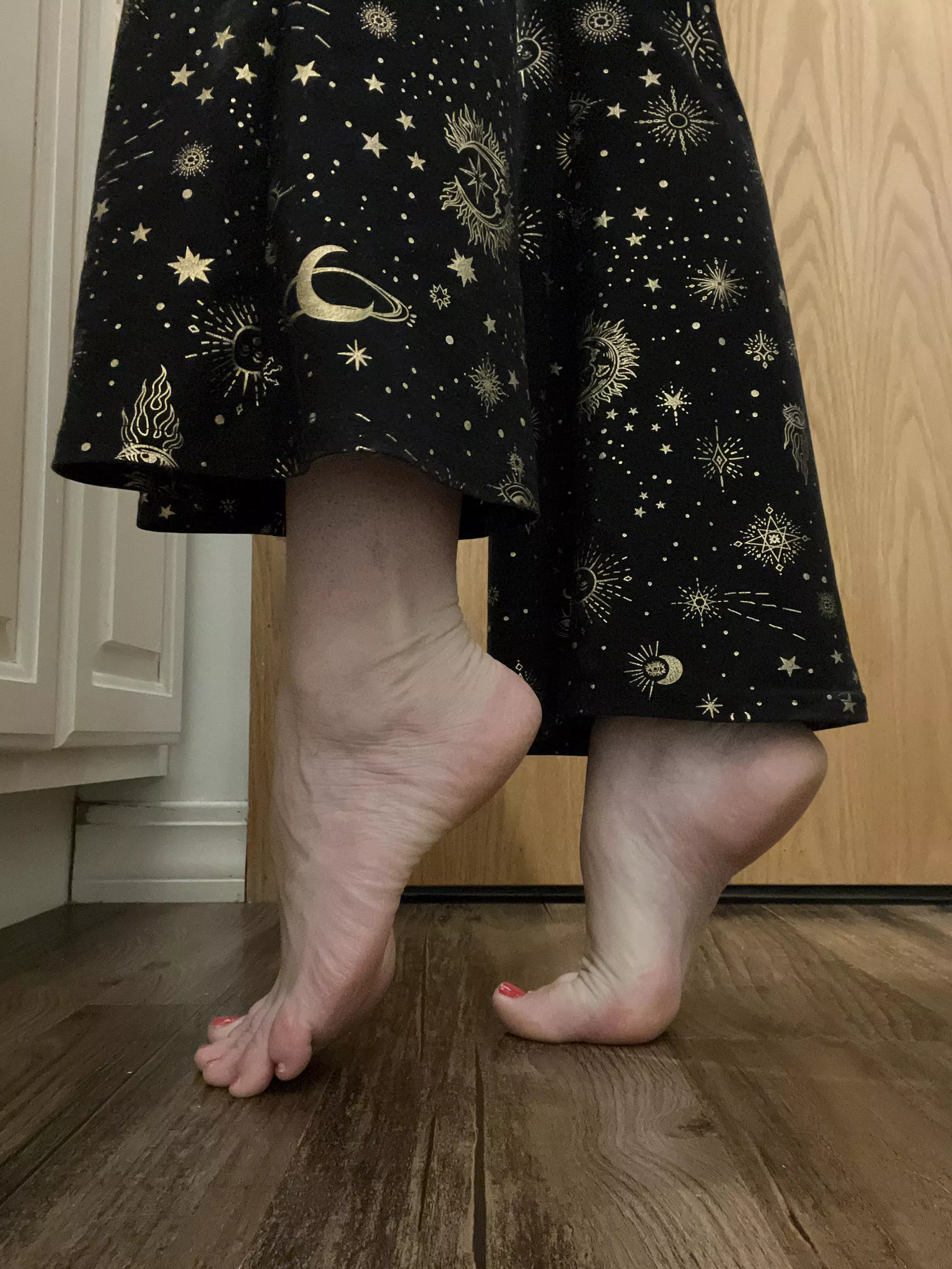 I never get to be barefoot with this cold weather.