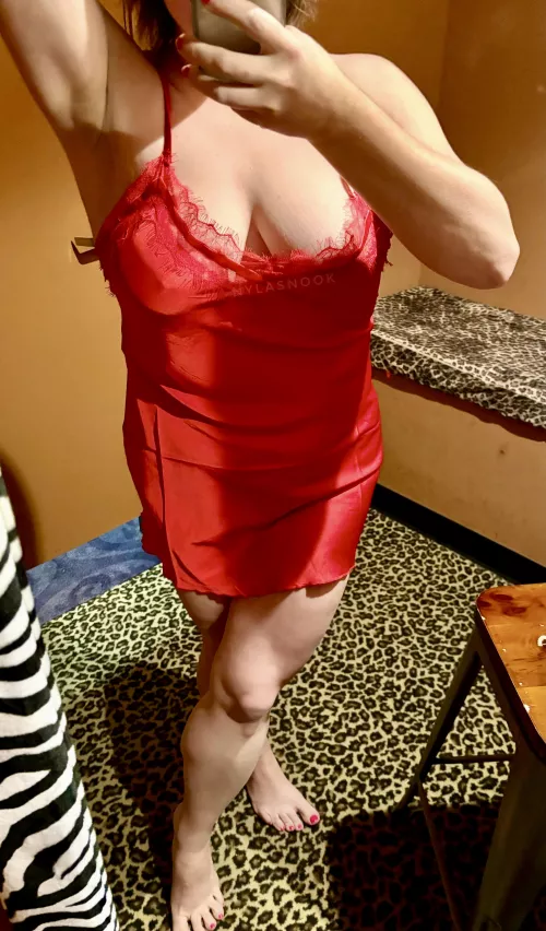 Just picked up this new red camisole and I love the way it fits