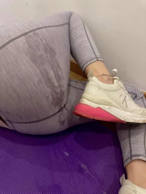 My dirty leggings after yoga lesson👅😏