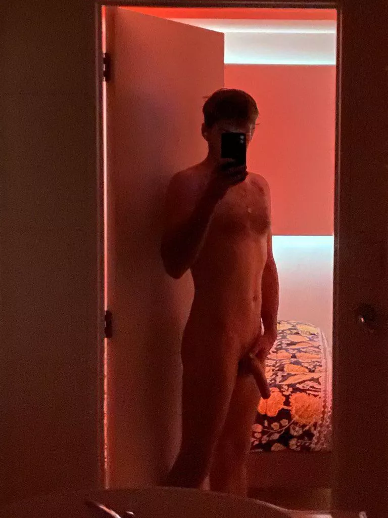 Need my dick sucked before bed 😩