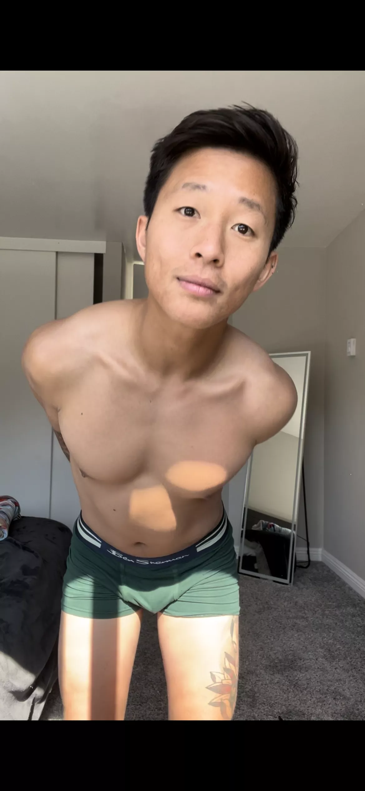 Treat me like a toy T_T