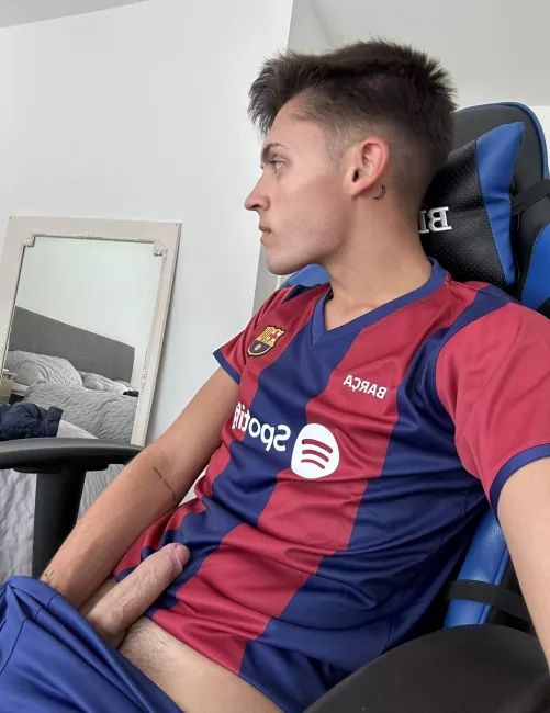 [18] he wants to be in the picture 