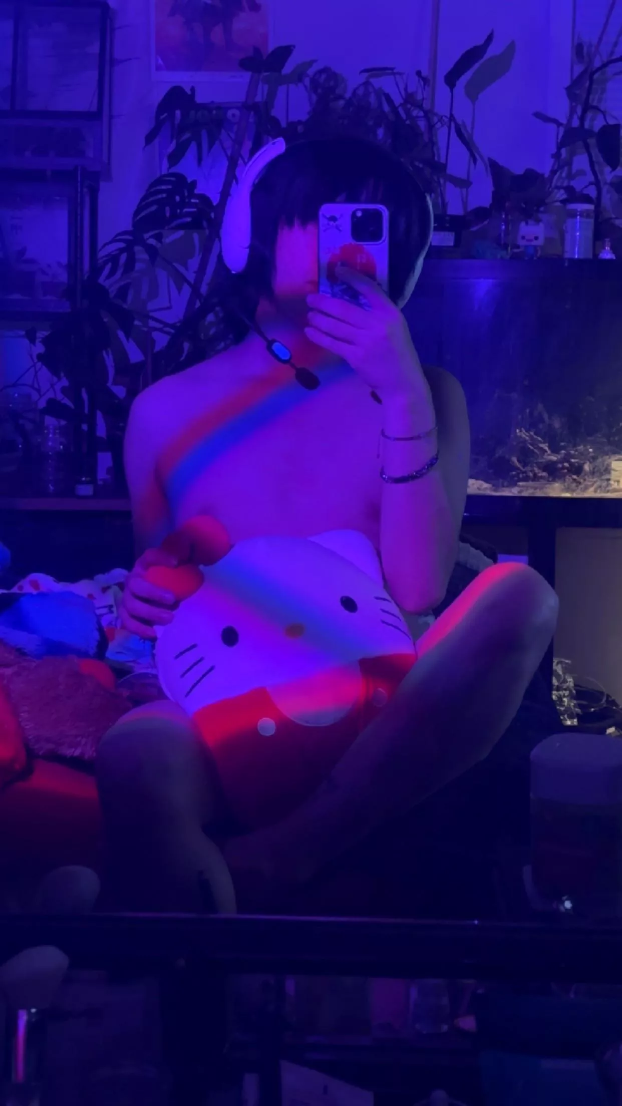 [20] Add my twitter if you want more