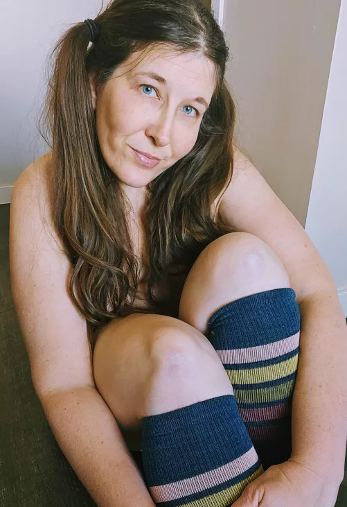 Can a homeschool mom in pigtails still be a slutwife?