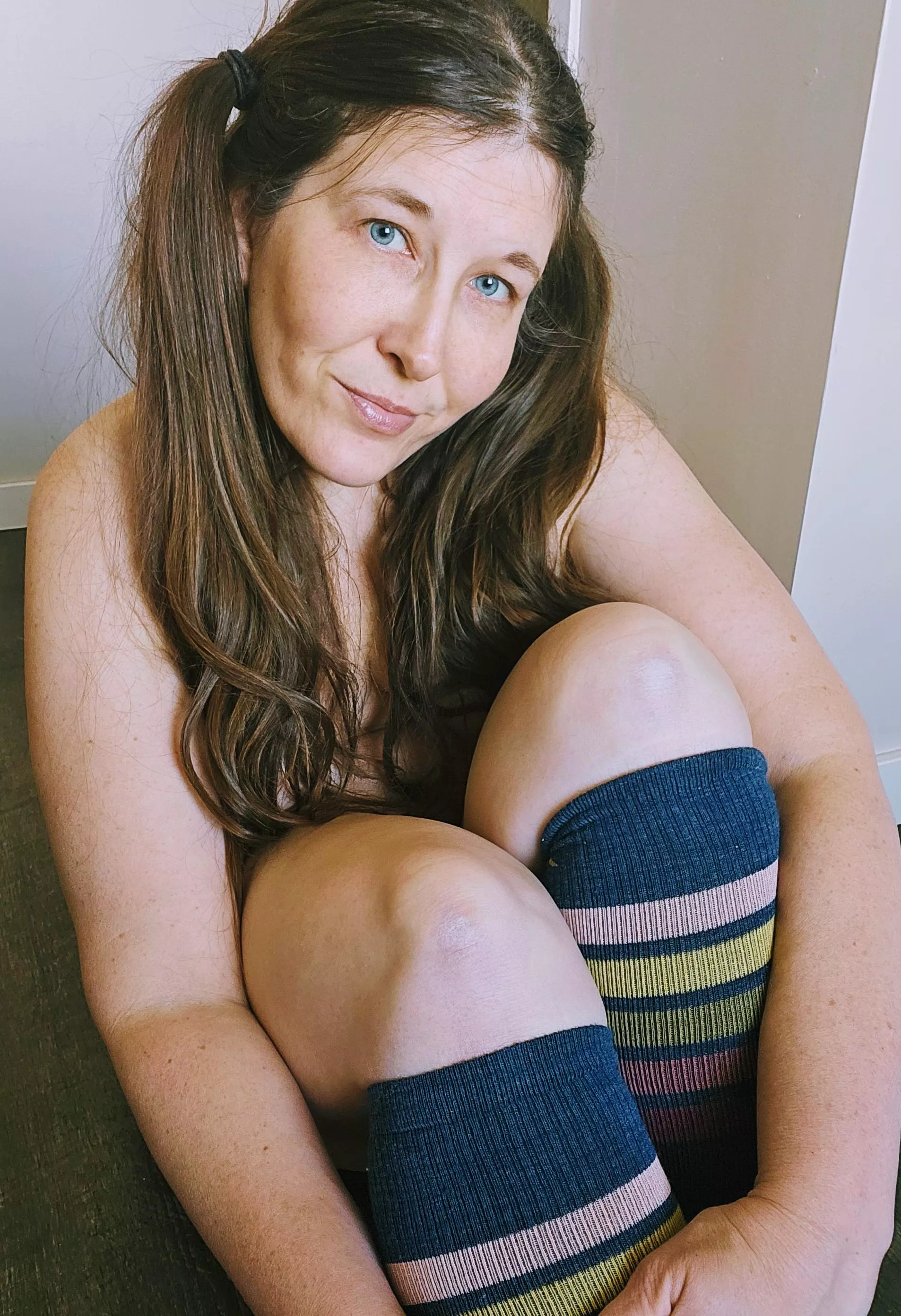 Can a homeschool mom in pigtails still be a slutwife?