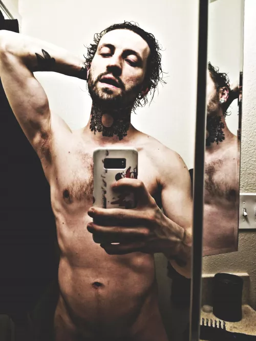 first time posting here! let's be friends 🥰🖤🌹