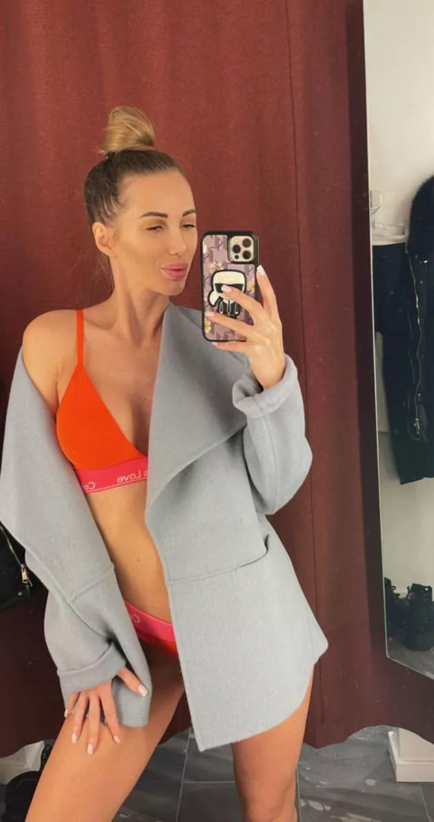 Get lost with me under the leaves?