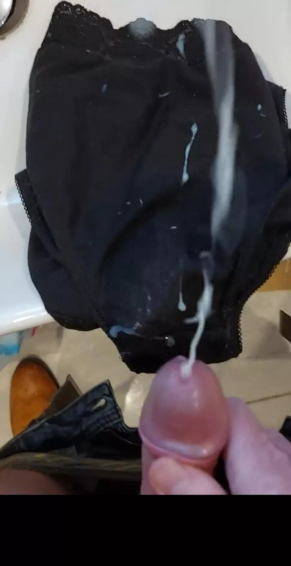 I like hosing down knickers 