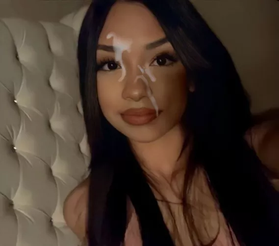Latina cum facial