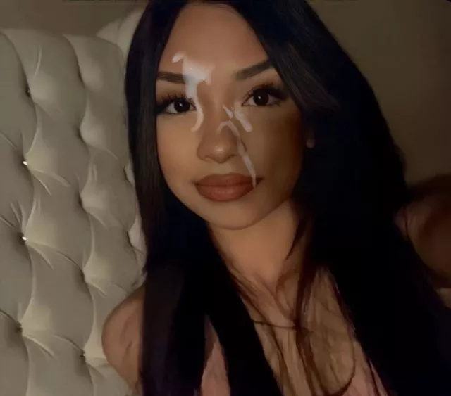 Latina cum facial