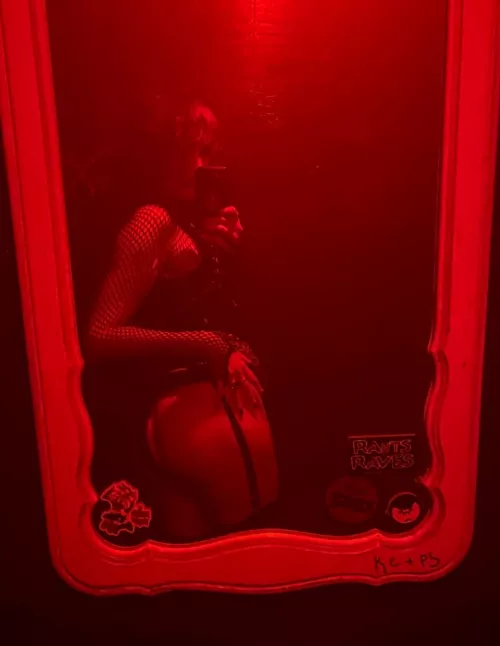 My natural habitat: half naked in the venue bathroom