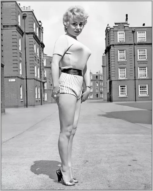Barbara Windsor, looking a bit Sophia Loren, 1950's 