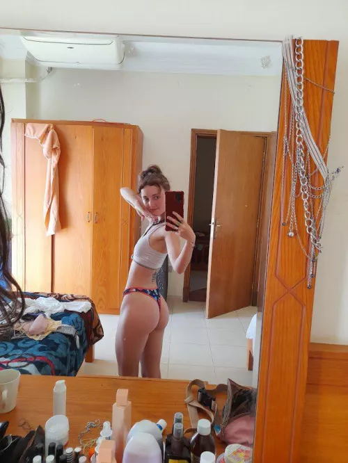 chilling with my girls but wishing u were here too F18