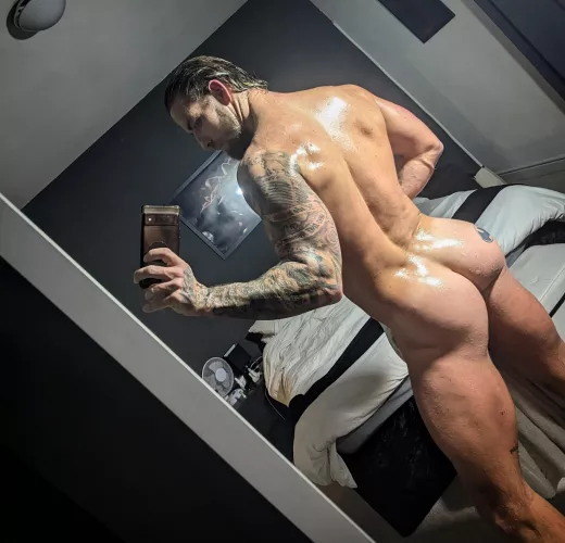 Fresh out the shower and clean enough for you to eat your dinner off