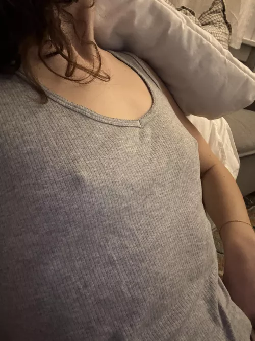 Lil tiddie braless