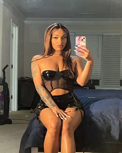 Say yes if you want me naked