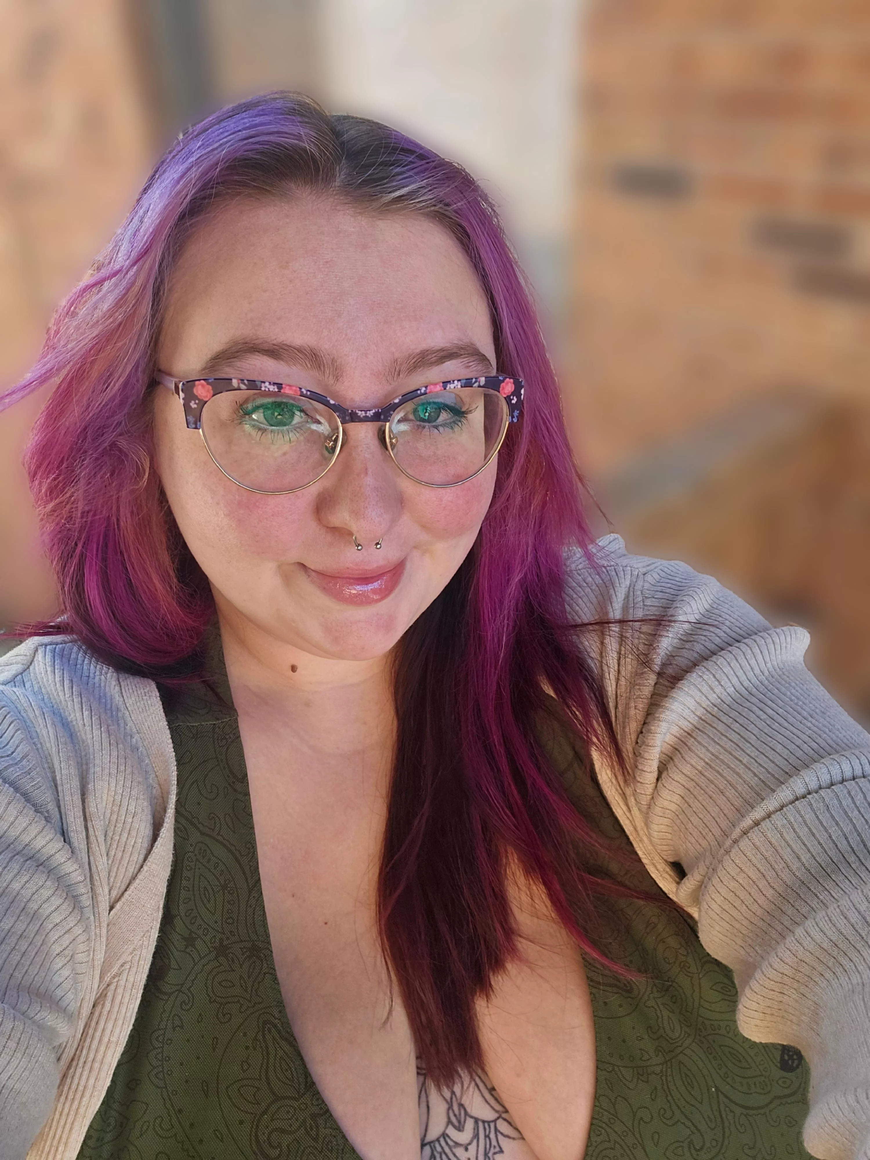 Almost the weekend yay! Just gotta make it thru Friday 💗 how are yall doing???