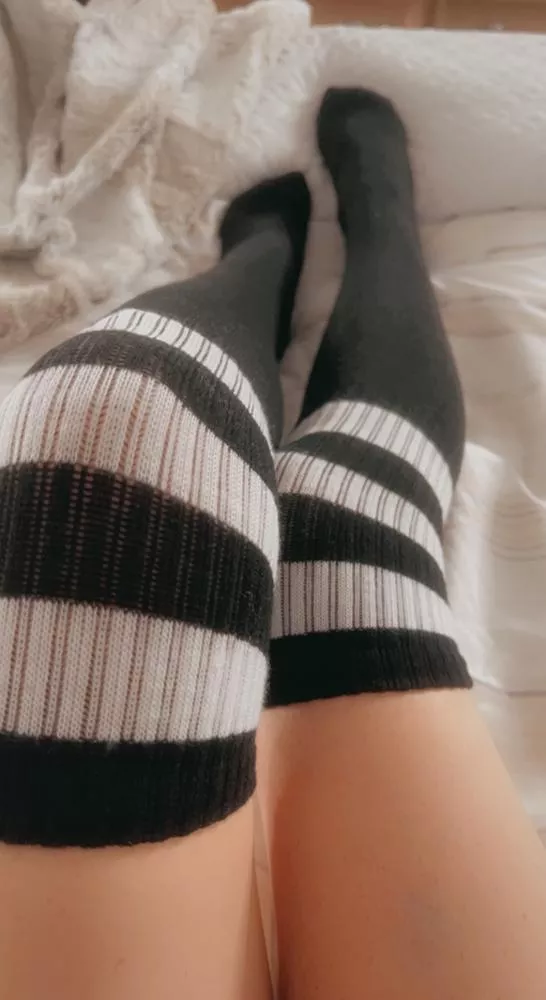 College girl with thigh-highs ;) [F]