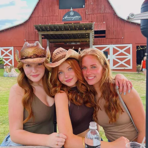 Cowgirls 