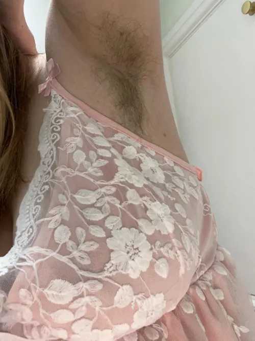 Cute top and cuter hair 🥰