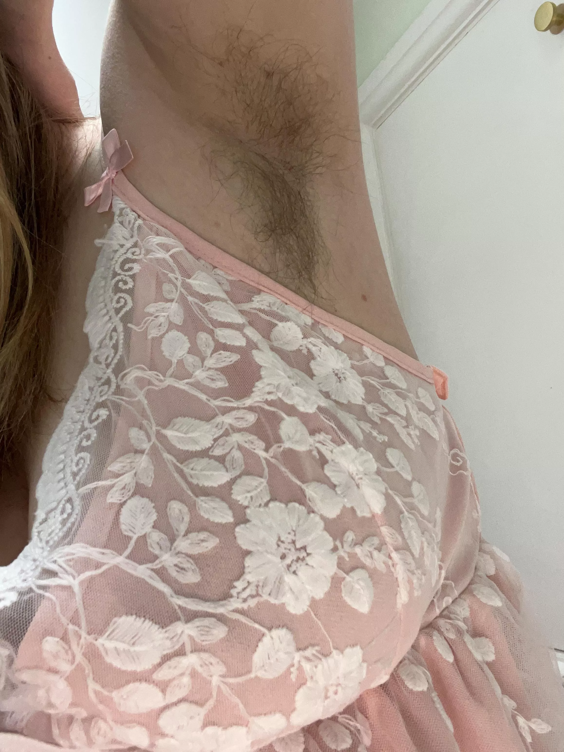 Cute top and cuter hair 🥰