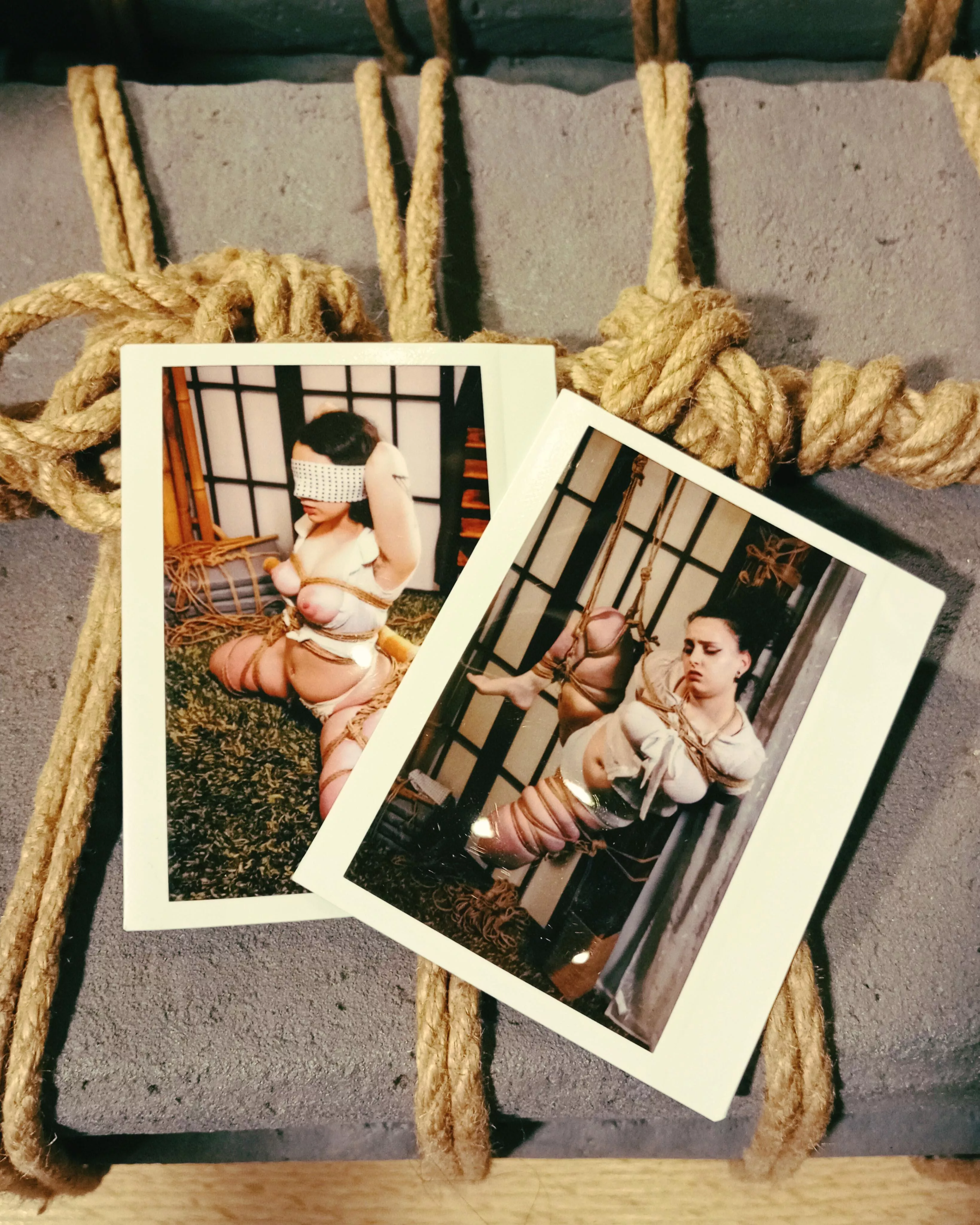 Dusting off some old snapshots from old sessions. We are starting to use our new Shibari space, we want to know what you would like to see (specific rope ties, positions, predicaments, etc.). We read them 🖤