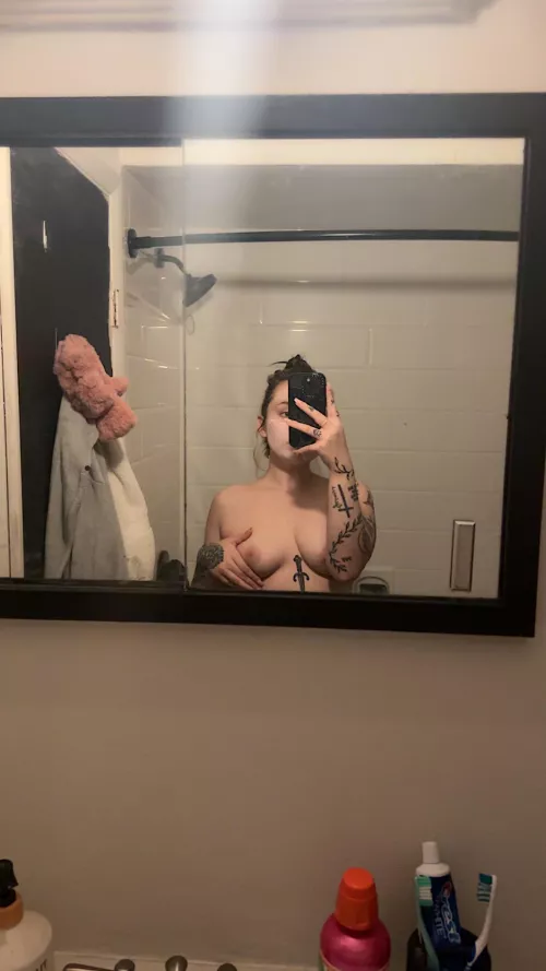 Fresh out of the shower 🐱💦 Come chat 😈