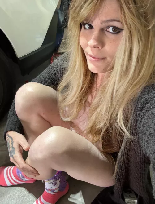 Hi there im a male from New York who is very feminine 💕