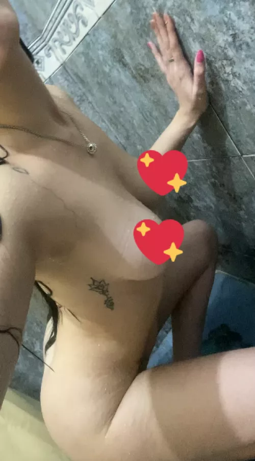 If you like fit girls with big boobs... Hi