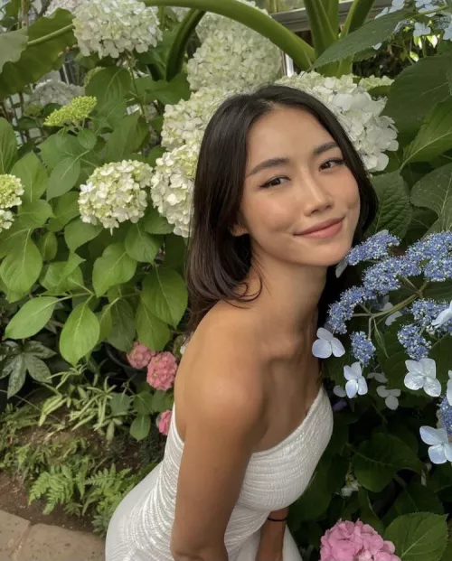 is she cute, yes or no? 