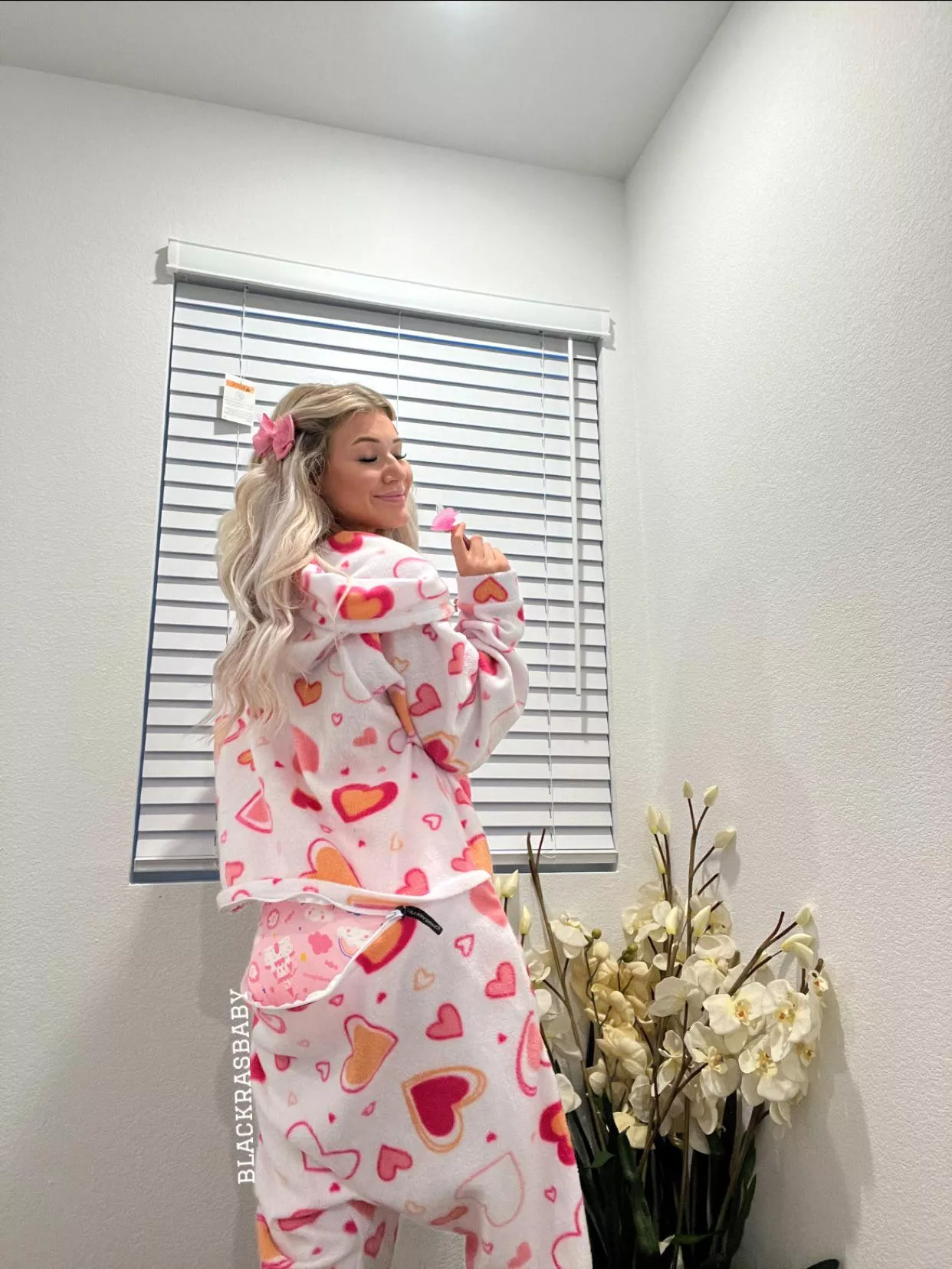 just waiting on dada to come home 🏡