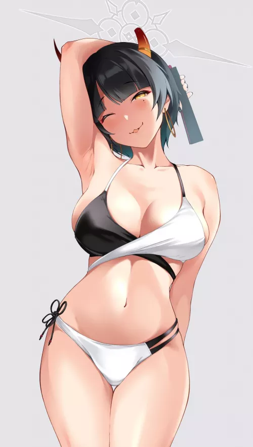 Niya showing her body