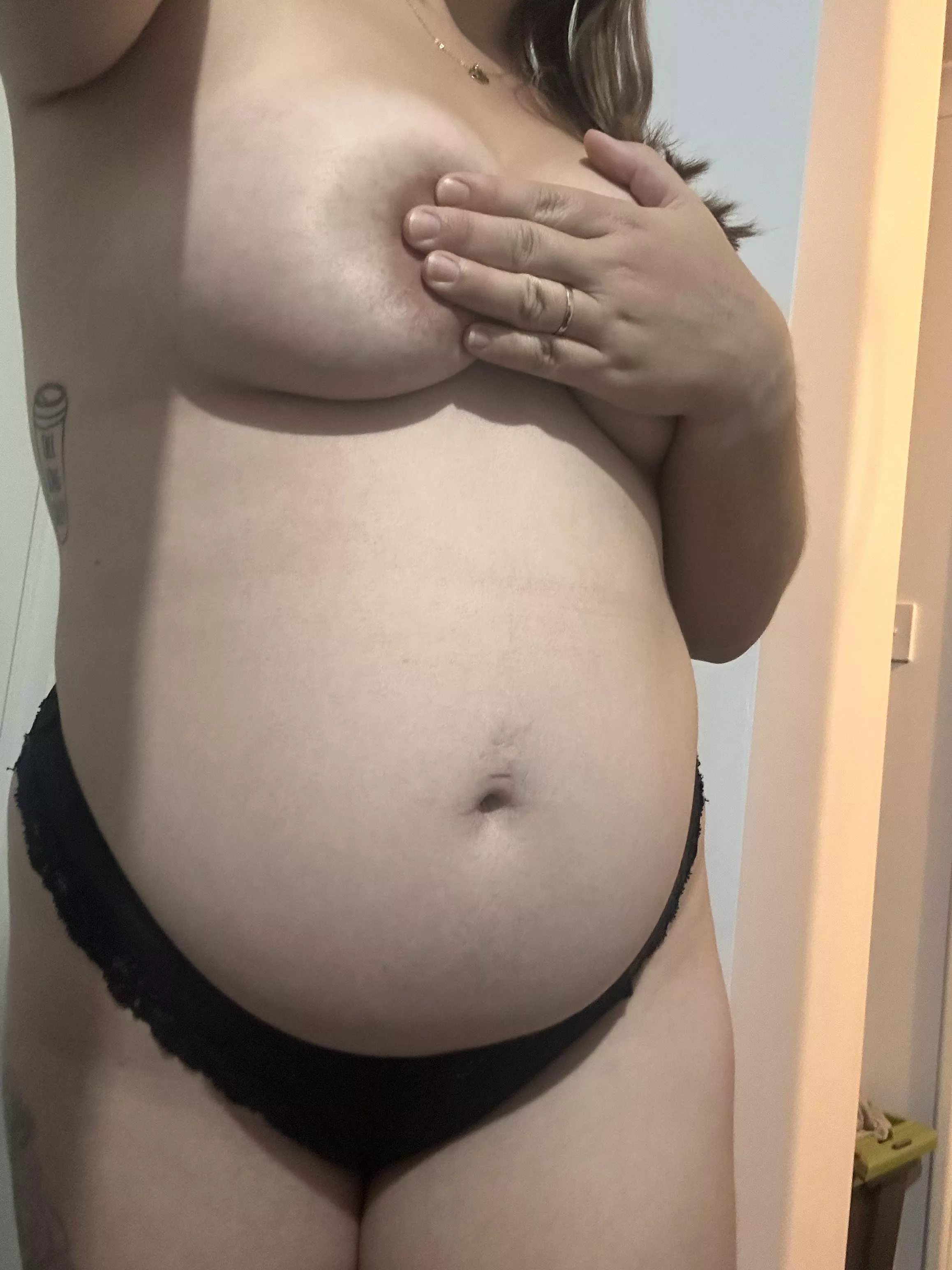 Pregnancy gets me craving multiple creampies 💦