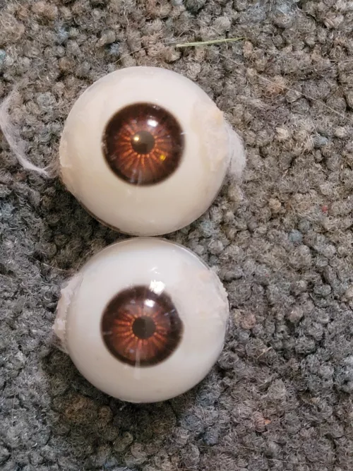 Removing glue from eyes