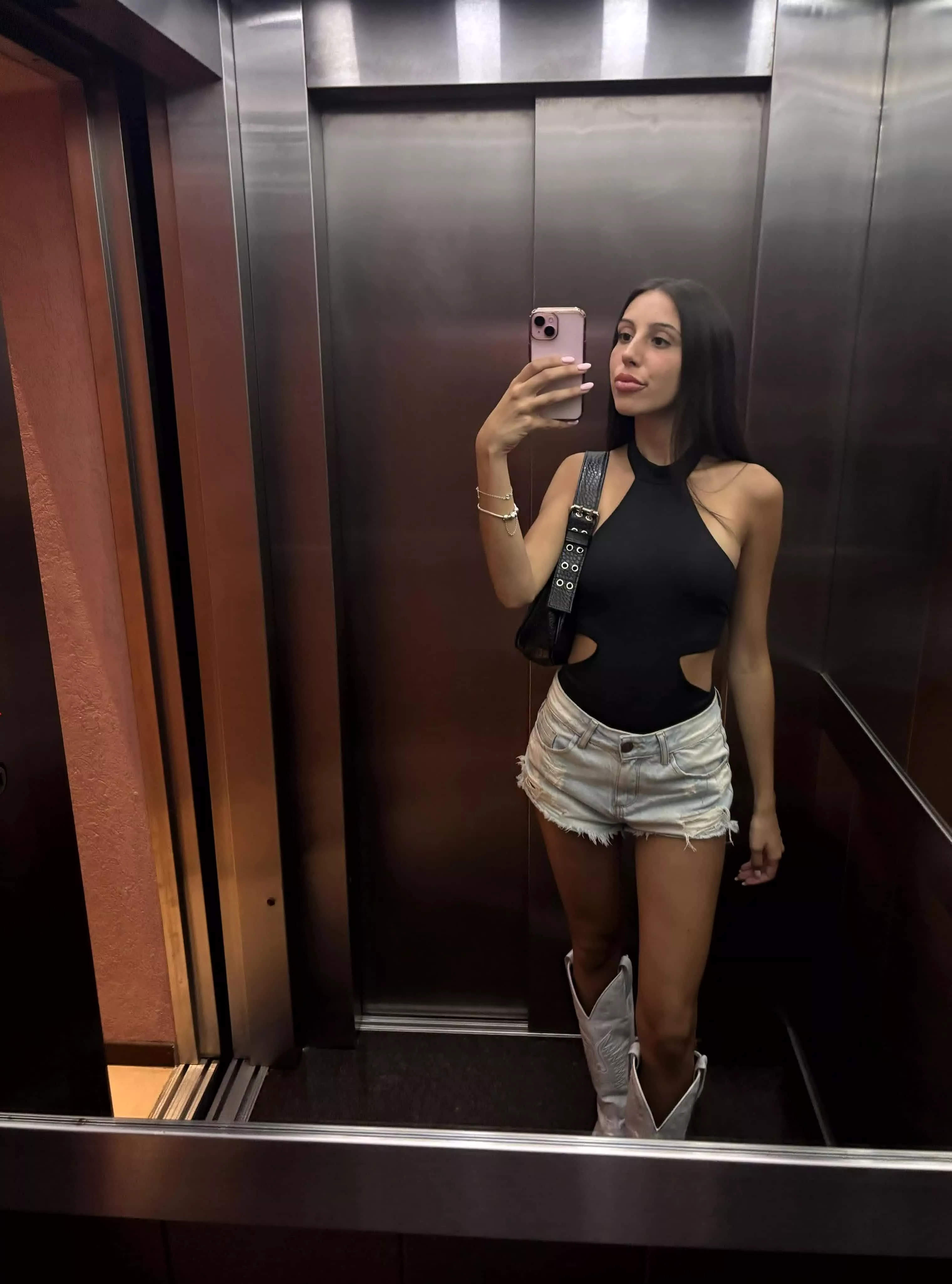 showing you my outfit of the day! ;)