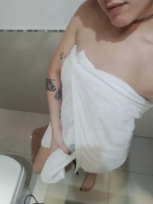 Want to see what's under my towel?