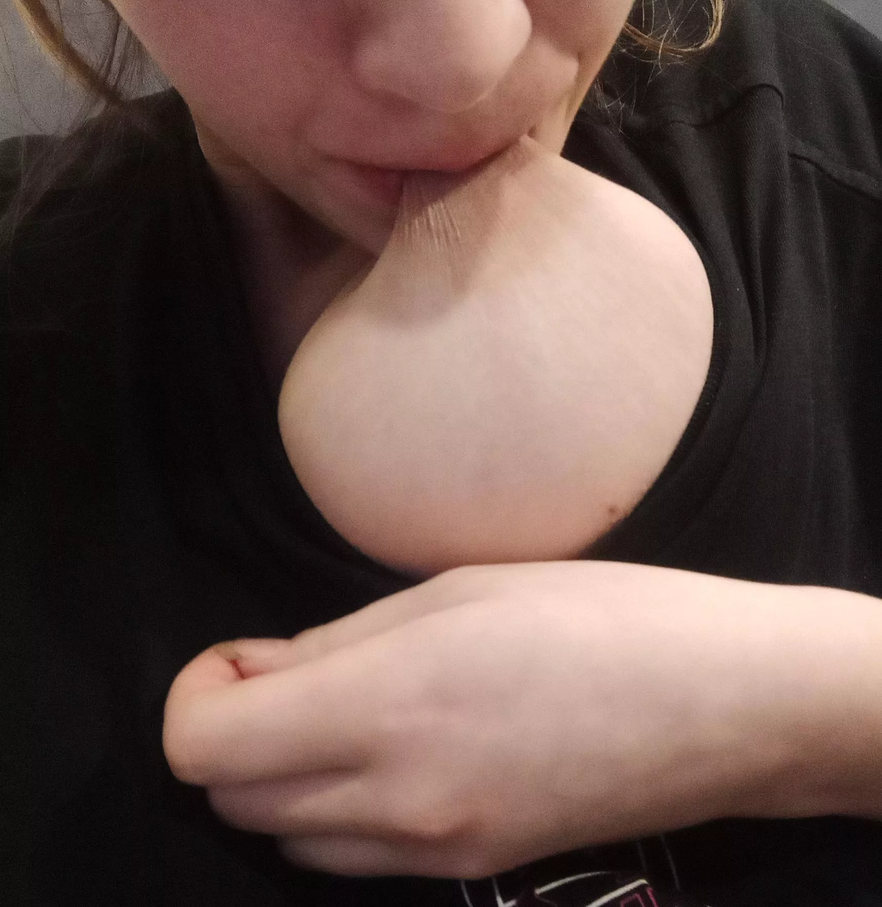 While no one sees. Girl disappeared from webcam and I don't know her name