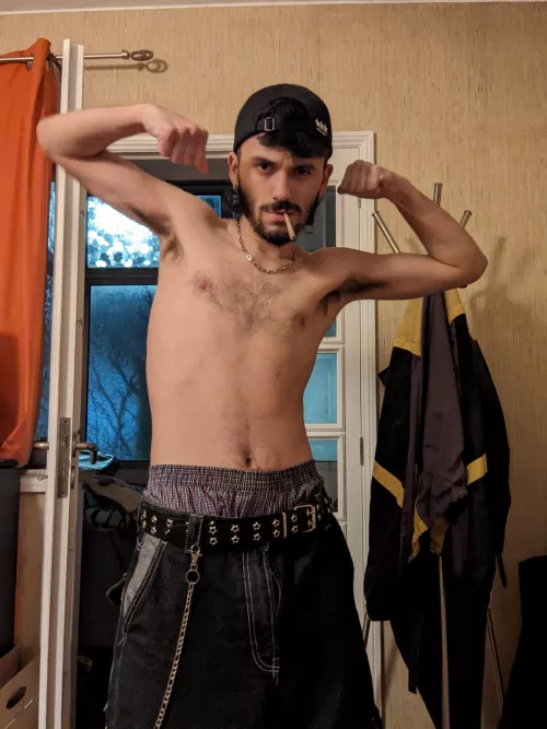 Would you dare to take on a sweaty stoner's pits? 