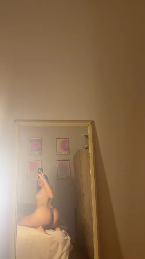 You and me...the first who cums needs to make the other one a gift <3 Deal?