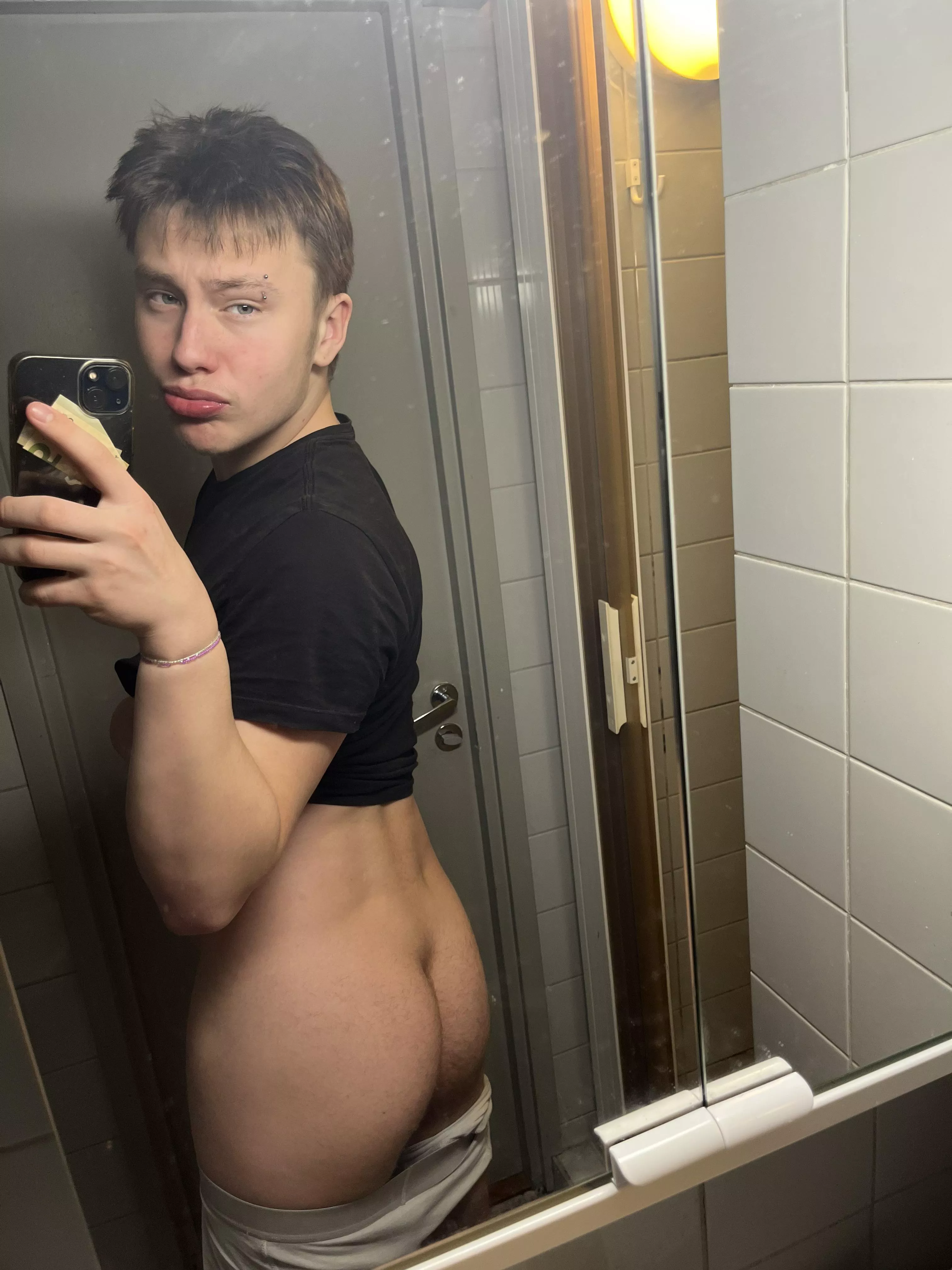 Young 18yr boy butt🥵