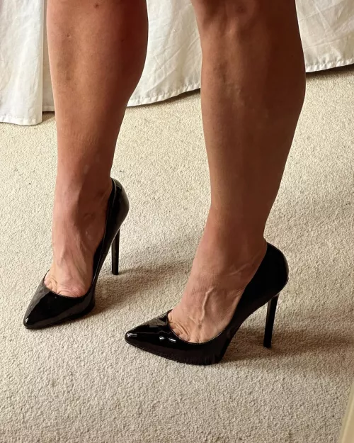 Don’t you just love toe cleavage