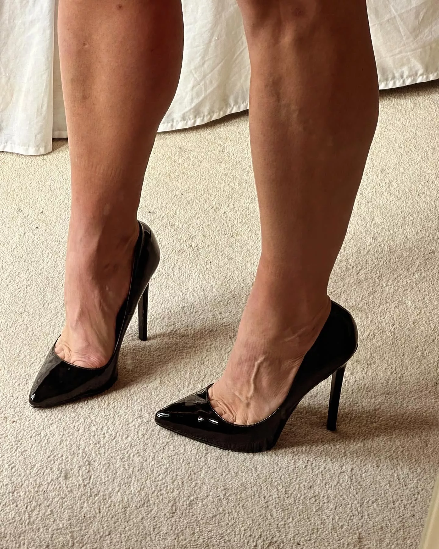 Don’t you just love toe cleavage