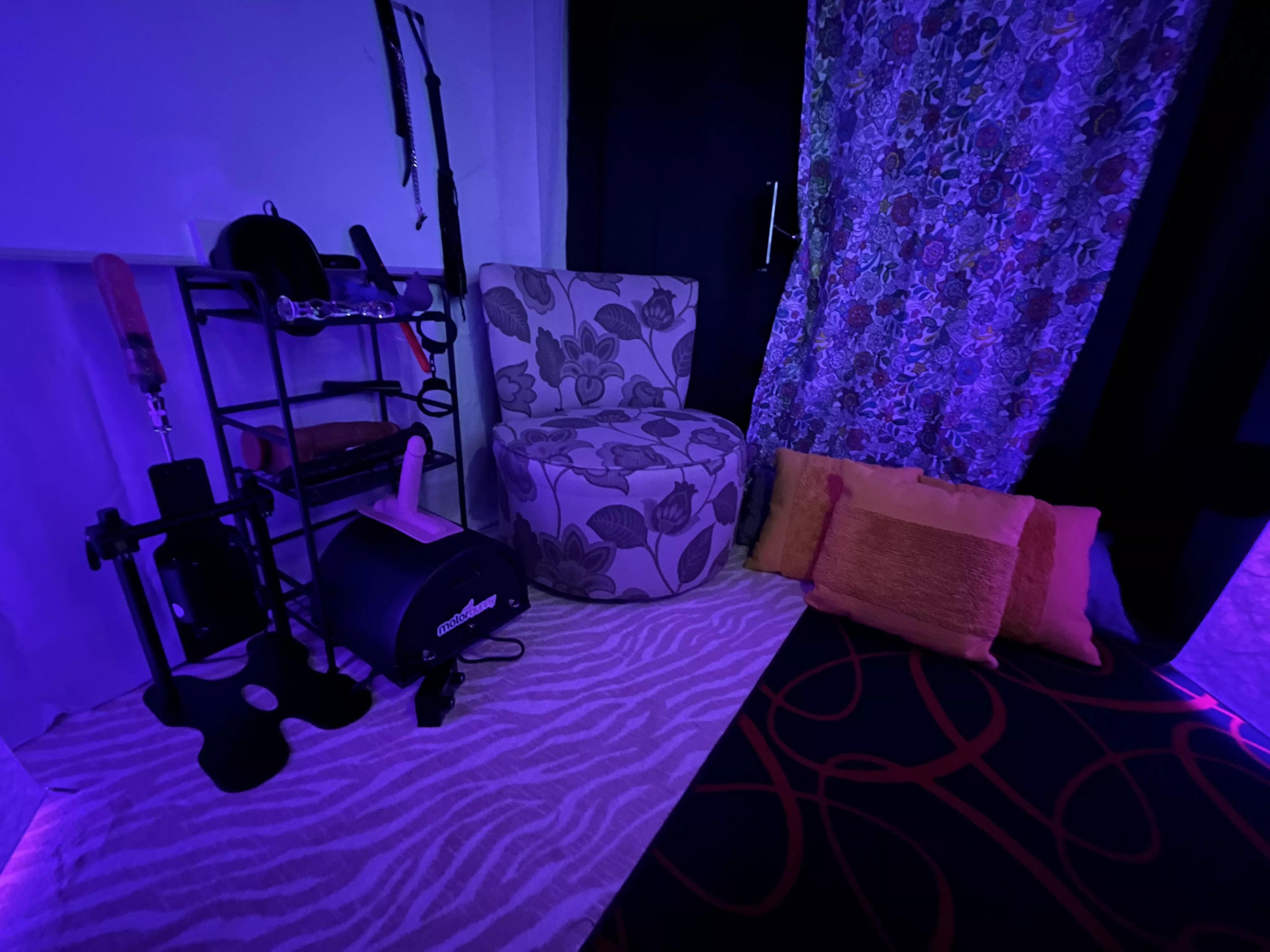 New cam space is ready for action! Cum chat with me 💋