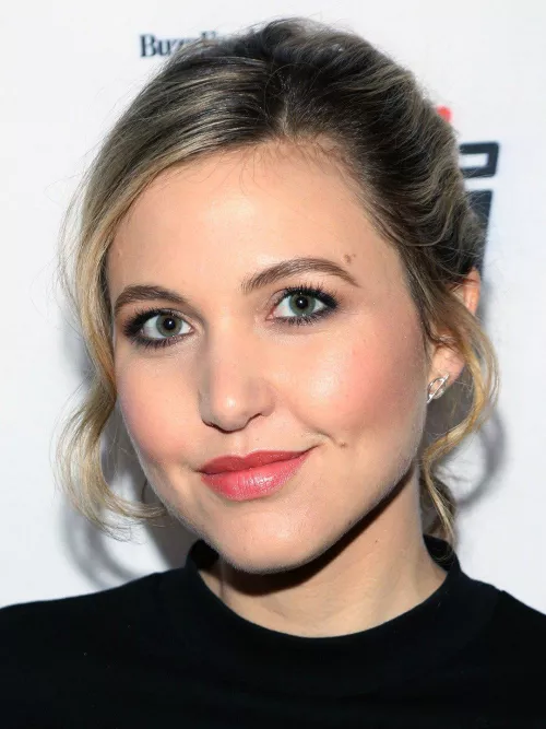 Taylor Tomlinson (comedian)